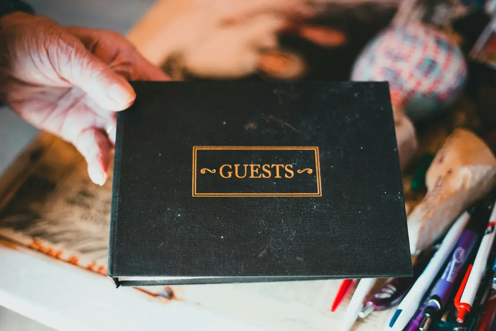 Gästeliste Hochzeit online verwalten: RSVP, Allergien und Export